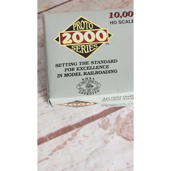 Proto 2000 Series 10,000 Gallon Type 21 Riveted Tank Car HO Scale - Model Train - Picture 12 of 16